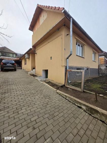 Casă cu 4 camere cu Teren 400 Mp în Mediaș