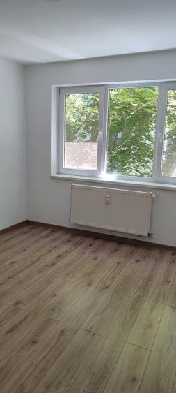 Apartament cu 3 camere semidecomandat în Constructorilor