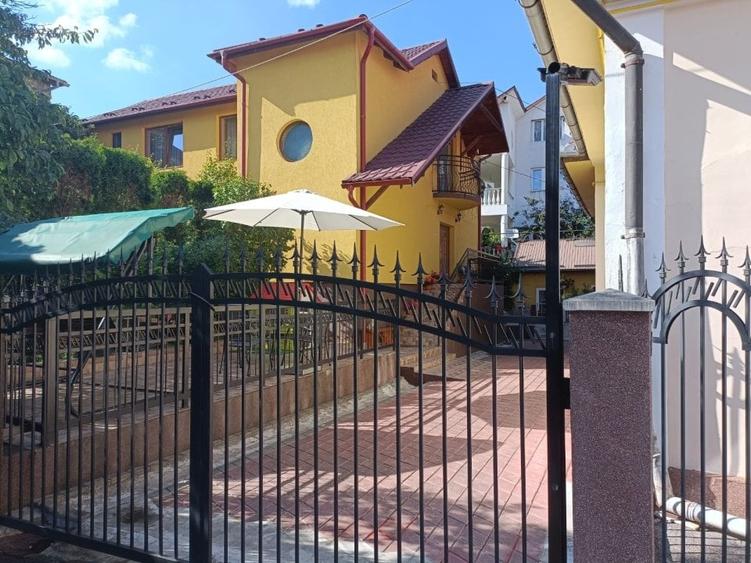 Casă individuală cu 4 camere cu Garaj în Central