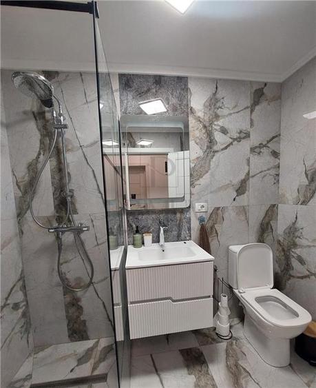 Duplex cu 5 camere cu Canalizare în Aeroport