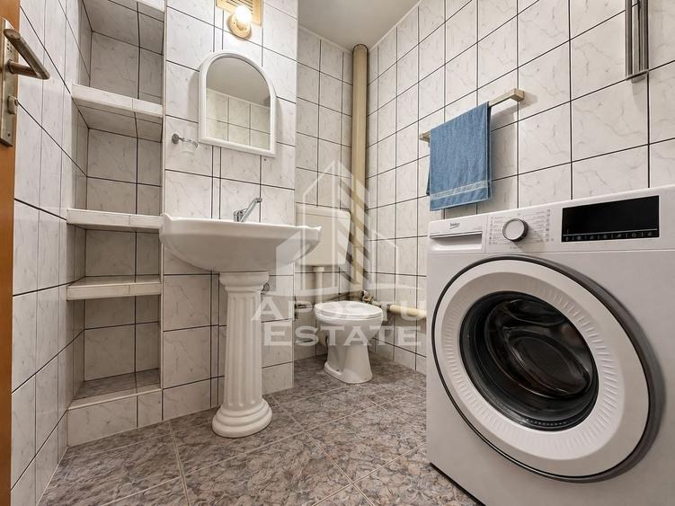 Apartament cu 3 camere decomandat în Girocului