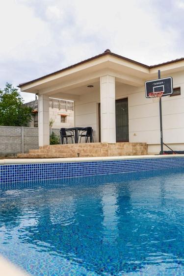 Casă individuală cu 3 camere cu Piscina în Cumpăna