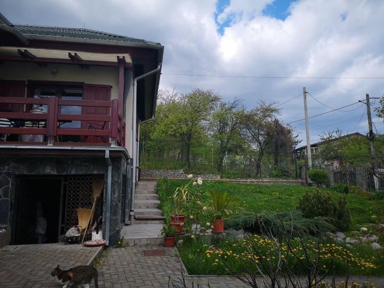 Casă cu 4 camere în Poiana