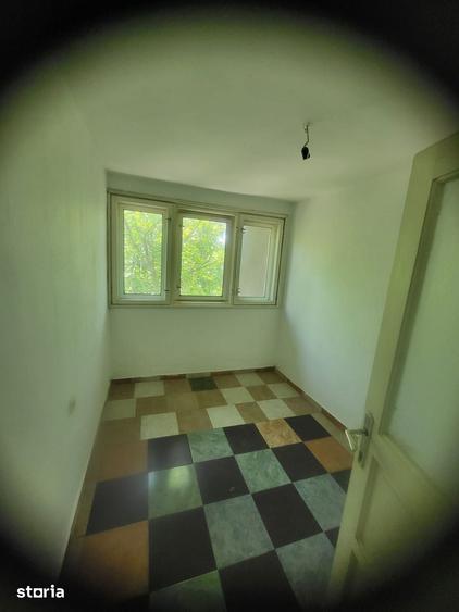 Casă cu 7 camere decomandat cu Teren 117 Mp în Ultracentral