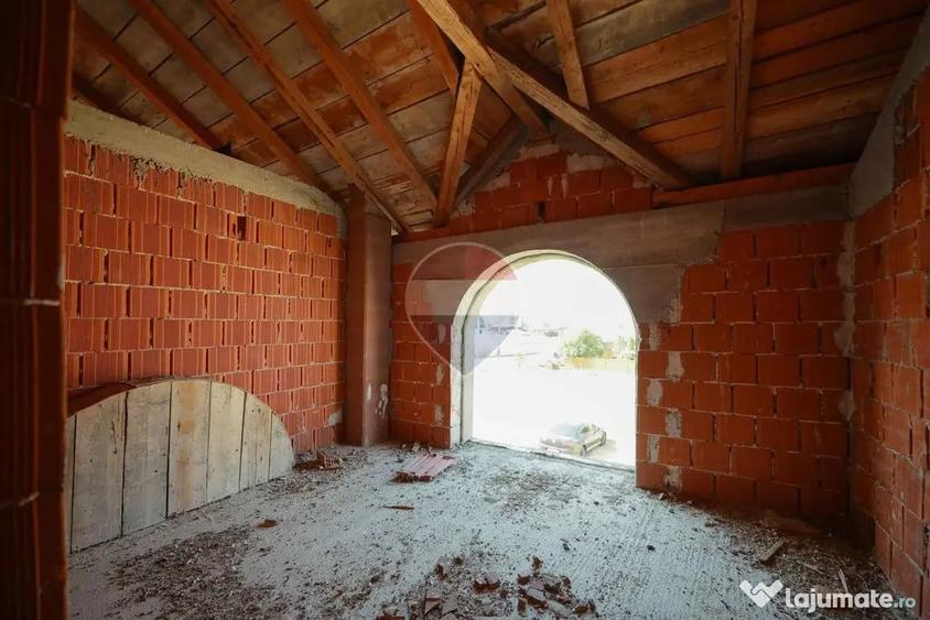 Casă cu 4 camere cu Teren 161 Mp în Central