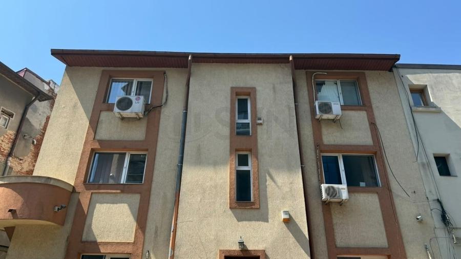 Casă individuală cu 8 camere cu Teren 200 Mp în Unirii