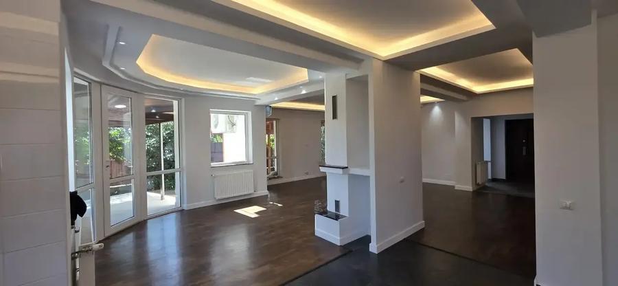 Casă individuală cu 5 camere cu Teren 640 Mp în Vest