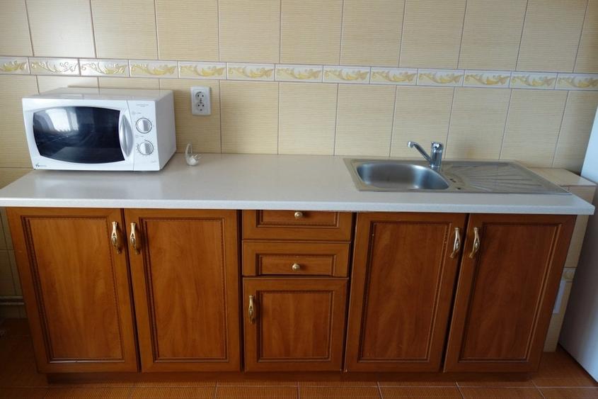 Apartament cu 2 camere semidecomandat, mobilat în Central