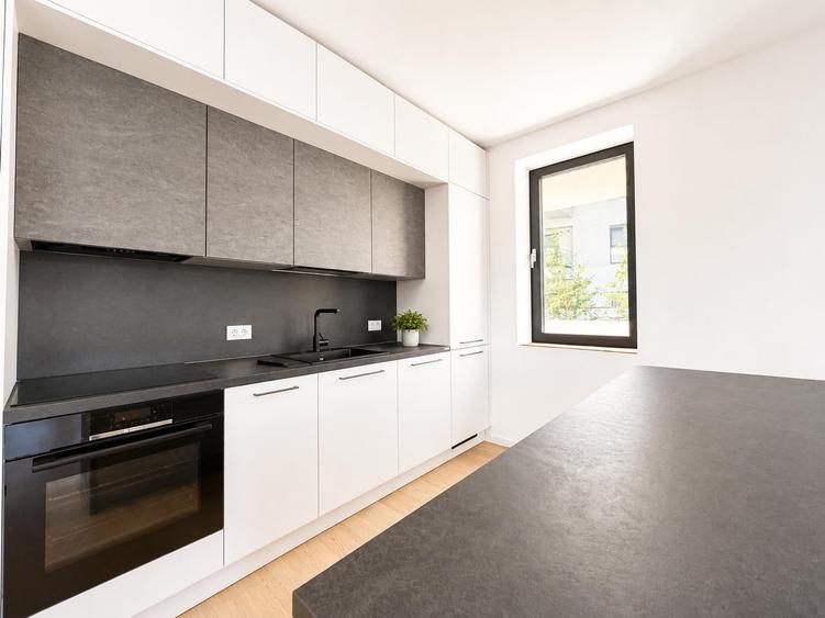 Apartament cu 3 camere decomandat, mobilat în Băneasa