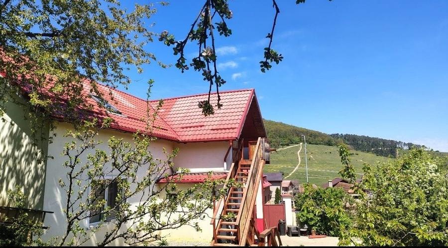 Casă cu 4 camere în Central