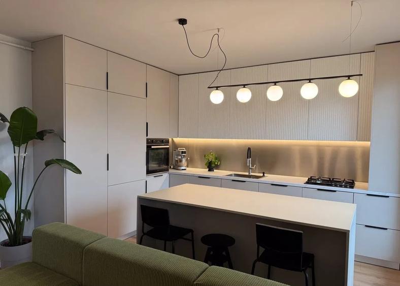 Apartament cu 3 camere semidecomandat, mobilat în Chinteni
