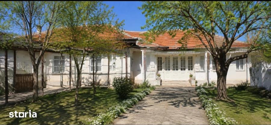 Casă cu 4 camere cu Teren 2186 Mp în Merei