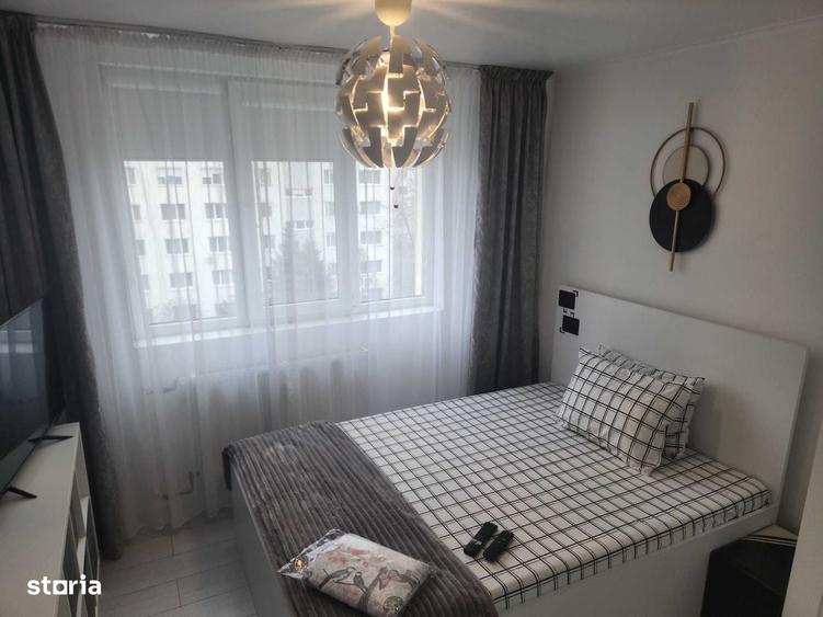 Apartament cu 3 camere semidecomandat în 1 Decembrie 1918