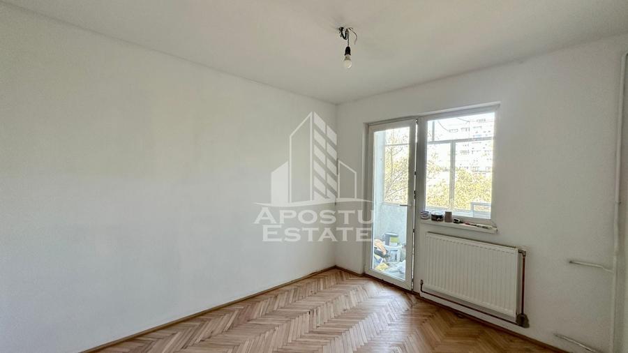 Apartament cu 3 camere semidecomandat în Circumvalațiunii