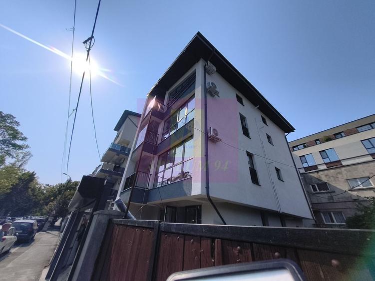 Casă individuală cu 6 camere cu Canalizare în Barbu Văcărescu