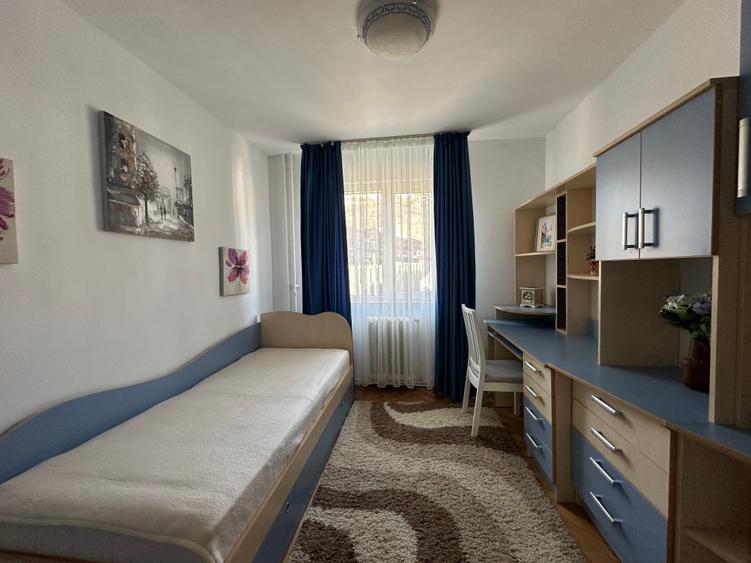 Apartament cu 4 camere decomandat în Grigorescu