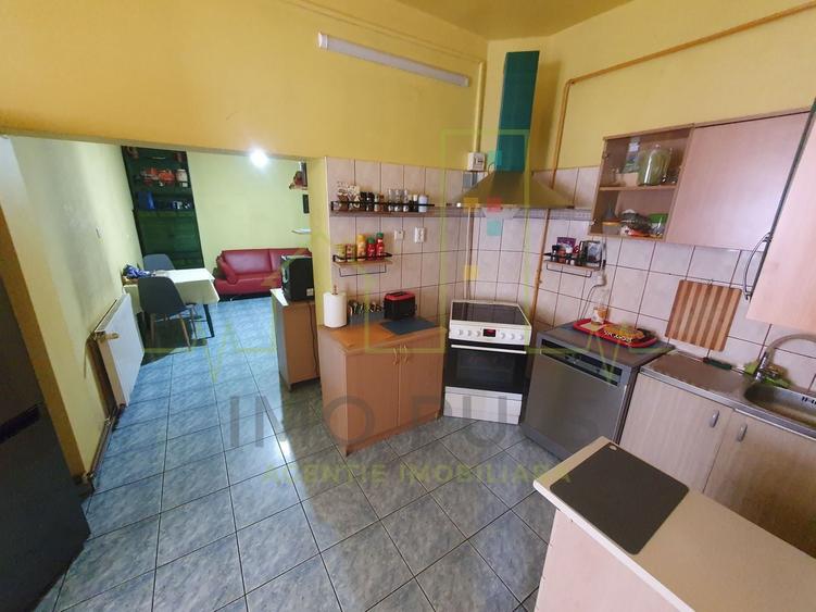 Casa individuala. 2 fronturi de pe 2 strazi (fata-spate). Se poate imparti in 2 - 7