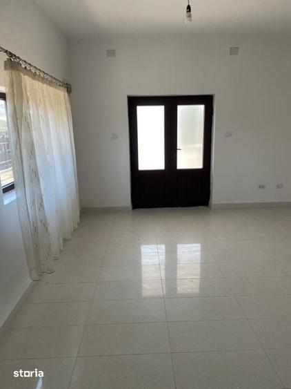 Casă cu 3 camere cu Teren 2263 Mp în Central