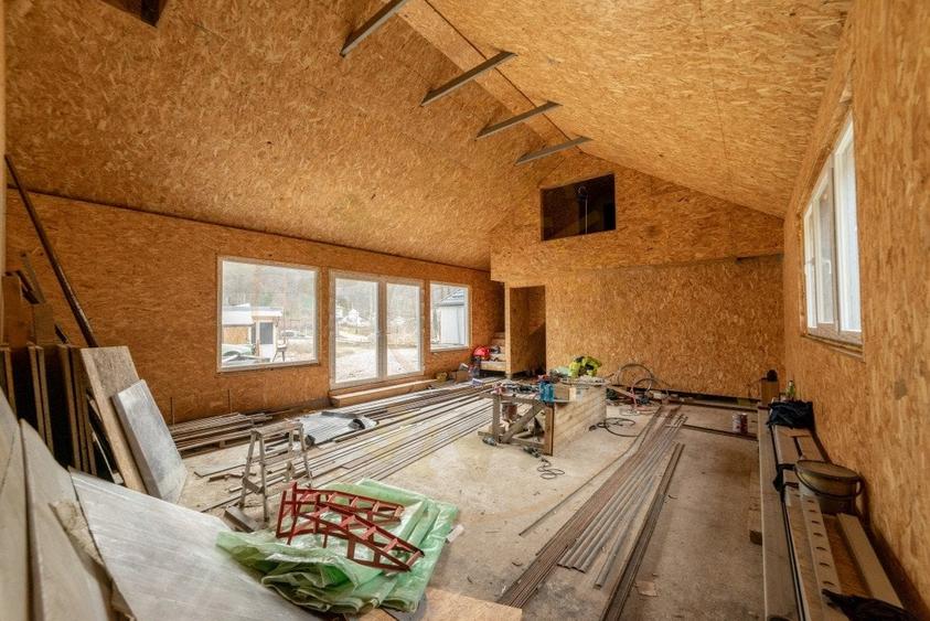 Casa moderna cu 5 camere intr-o zona linistita de deal - 10