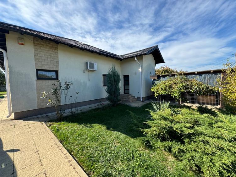 Casă de vânzare în Lipănești - Construcție modernă, teren generos - 1