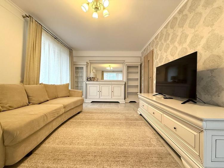 Apartament cu 3 camere, mobilat în Tractorul