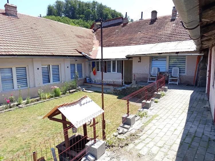 Casă cu Teren 1803 Mp în Anina