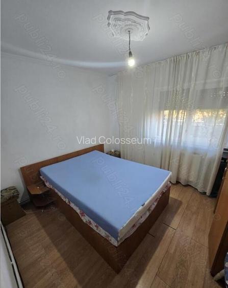 Apartament cu 3 camere,decomandat - zona Racadau