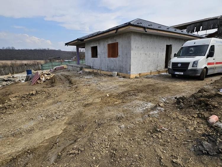 se vinde casa 80% finalizata langa lac Dumbrava - Iasi sau se contracteaza si se - 8