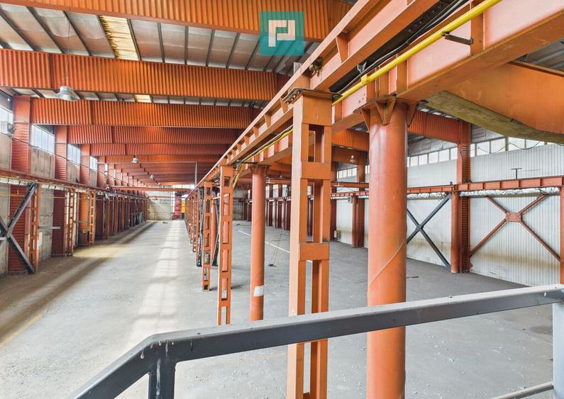 Hala industriala cu pod rulant ?i parcare betonata - 3