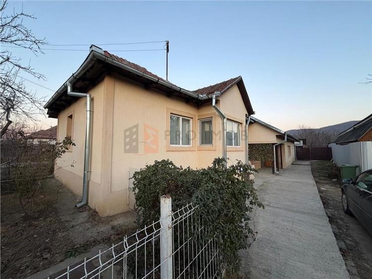 Casa tip parter zona Cernatesti - 1