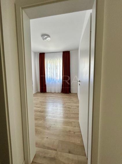 Apartament cu 3 camere semidecomandat în Florești