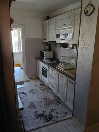 Apartament cu 3 camere decomandat în Exterior Vest