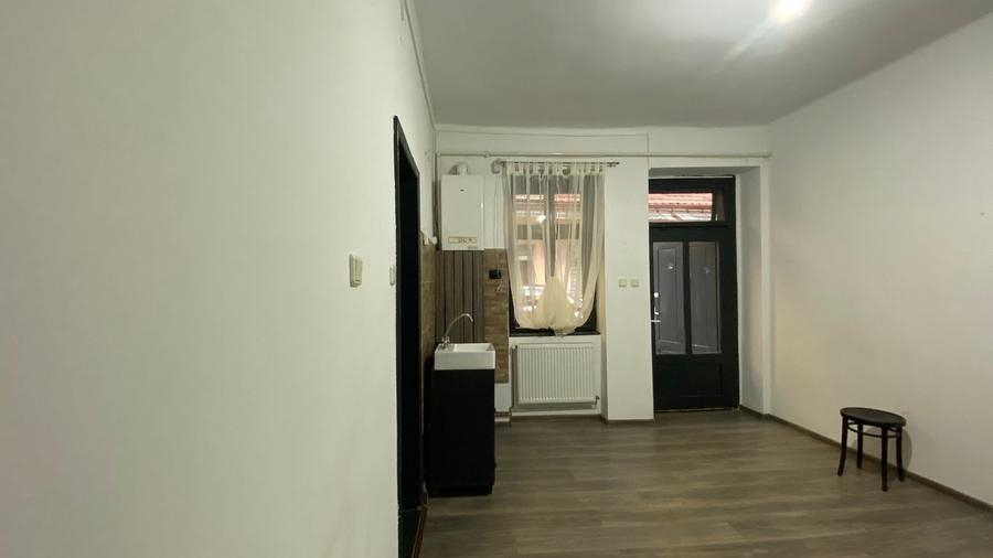 Apartament 1 camera la vila zona SPital Militar , Piata Cipariu - 9
