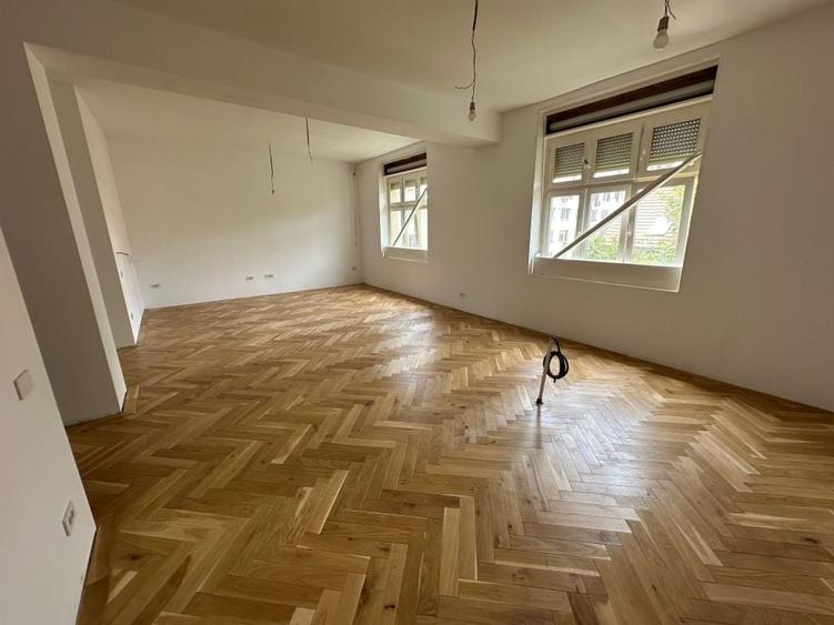 Apartament renovat în clădire istorică - are garaj - 2