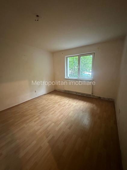 Oferta 62000  euro !! Apartament 2 camere Florilor liber