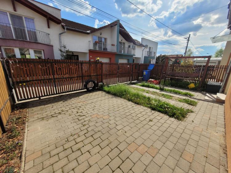 Inchiriere triplex retras de la strada cu curte si parcare in cartierul Europa - 7