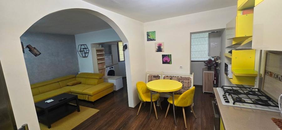Apartament cu 3 camere decomandat, mobilat în Central