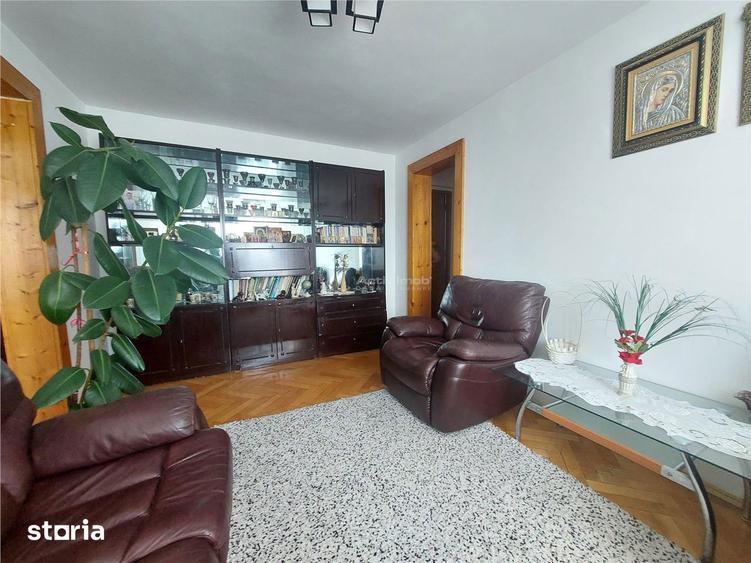 4 camere, semidecomandat, 60 mp, etaj 3, zona Micro 5 - 3