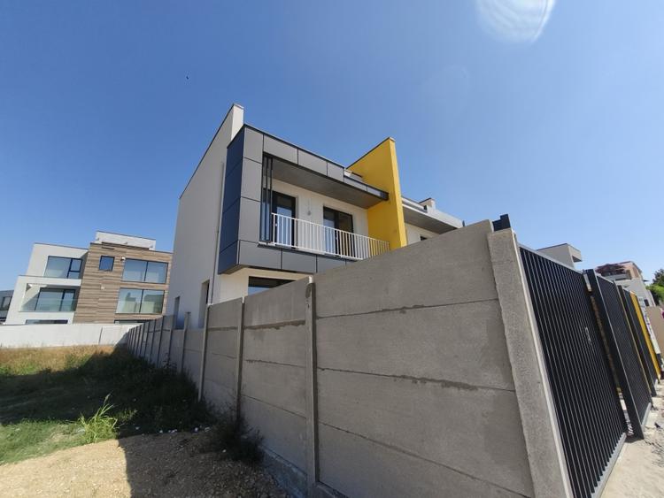 Vanzare vila moderna cu terasa circulabila imensa - 4