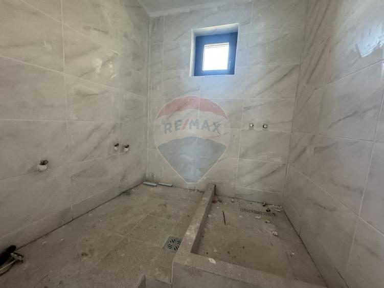 Casă / Vilă cu 4 camere de vânzare vedere lac  Ovidiu Constanta - 12