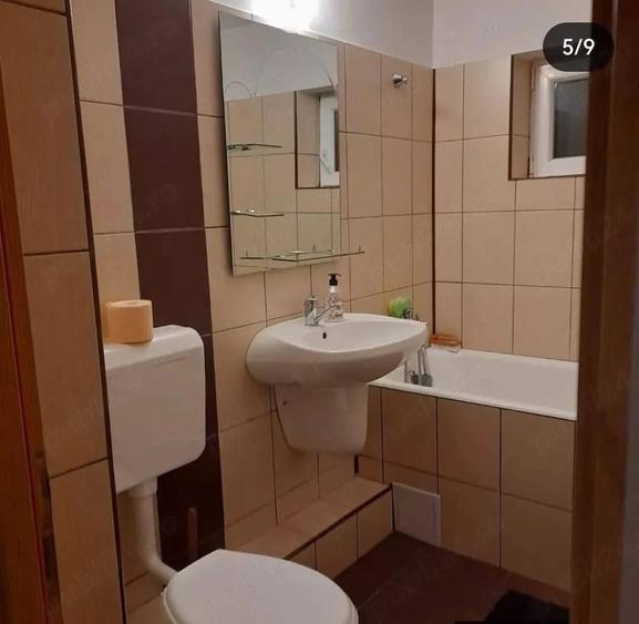 Apartament cu 3 camere decomandat în Rolast