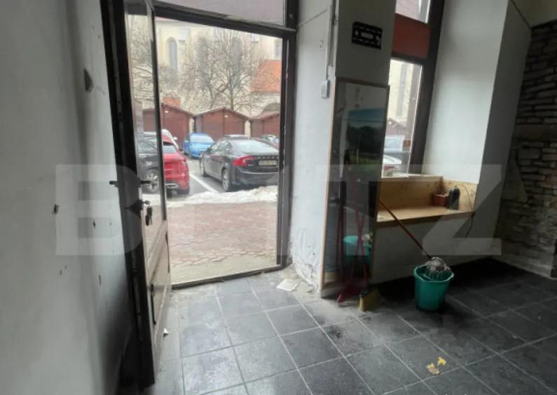 Spa?iu comercial de vanzare, 56 mp, in Pia?a Centrala ?? - 4
