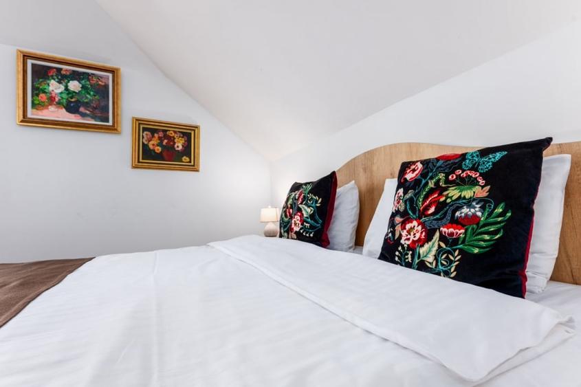 Casa de vacanta sau locuinta - 5 camere, 5 bai, 1300mp, langa Gura Humorului - 18