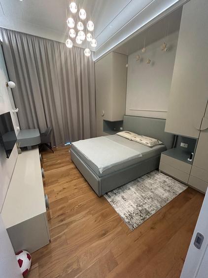Apartament cu 4 camere decomandat în Cotroceni