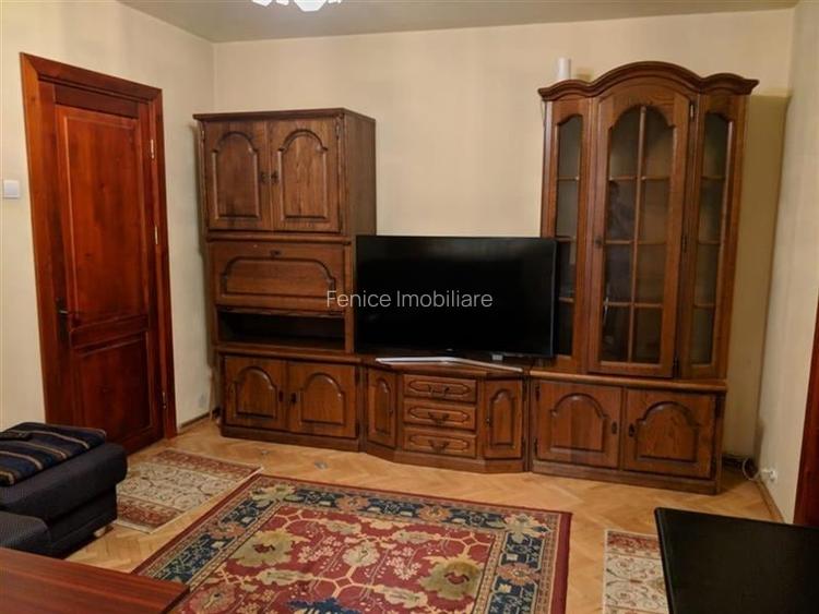 Apartament cu 3 camere semidecomandat, mobilat în Central Apartament cu 3 camere semidecomandat, mobilat în Central