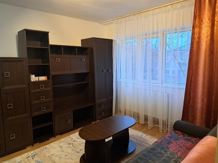 2 camere pe B-dul Revolutiei etaj 1 - 7