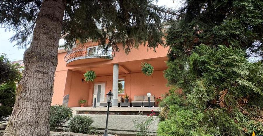 LUX Vila, pozitionare Premium, conditii apreciabile:Tur Virt - 31