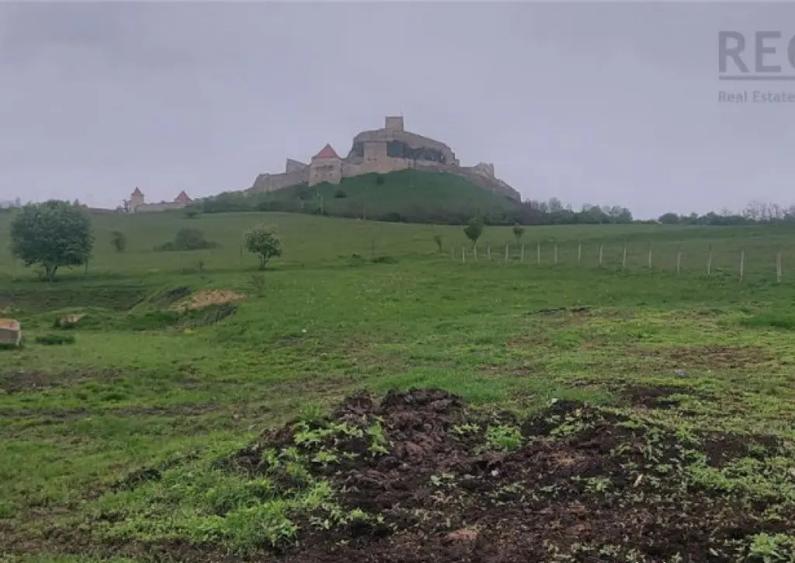 Teren Intravilan la baza cetatii Rupea - 1