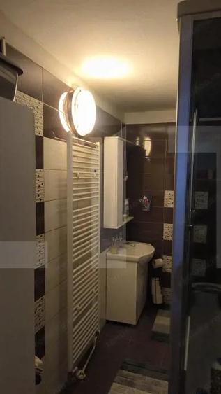 Casa,6 camere ,curte comuna in zona buna - 11