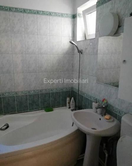 Apartament 4 camere - zona Far Constanta